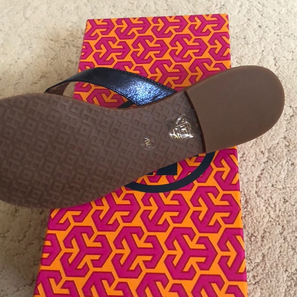 BNIB Tory Burch Thora 7 - Picture 2 of 3